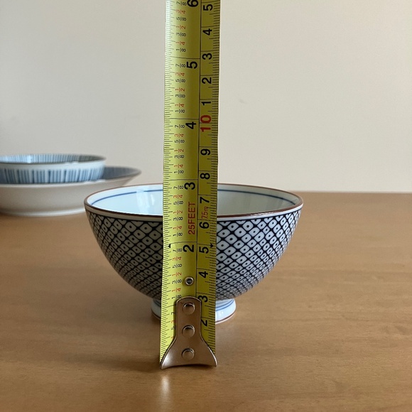 Japanese Porcelain Bowls x 3 - Picture 12 of 13